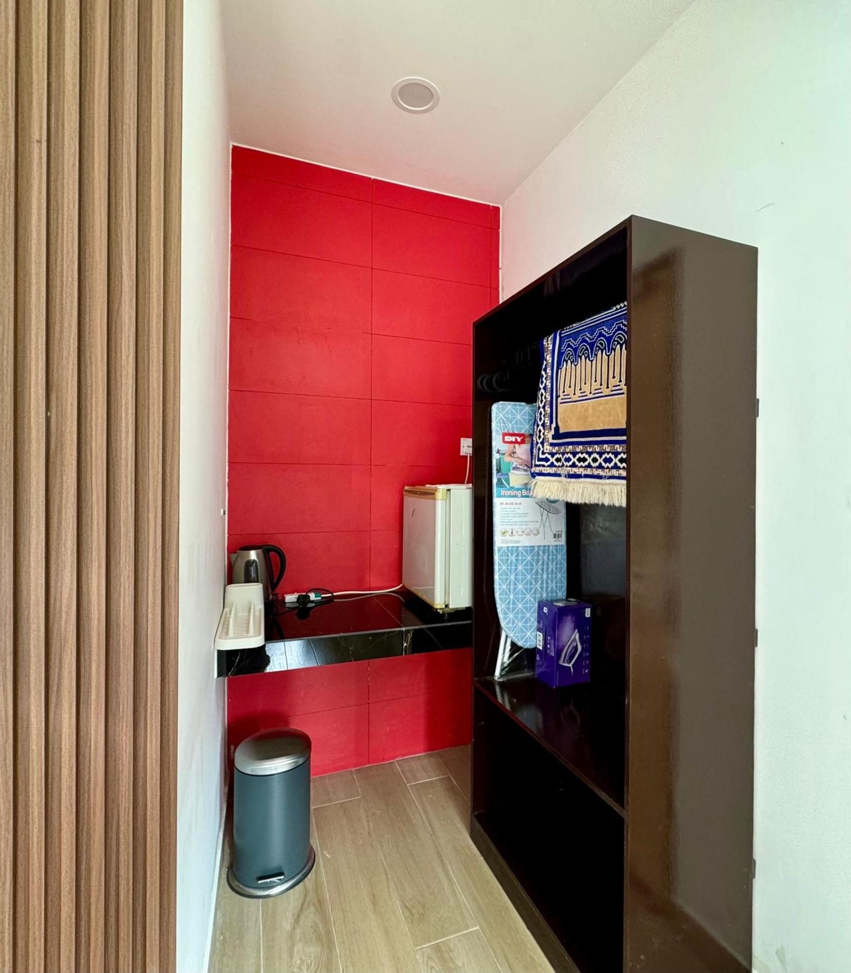 Hillside Red