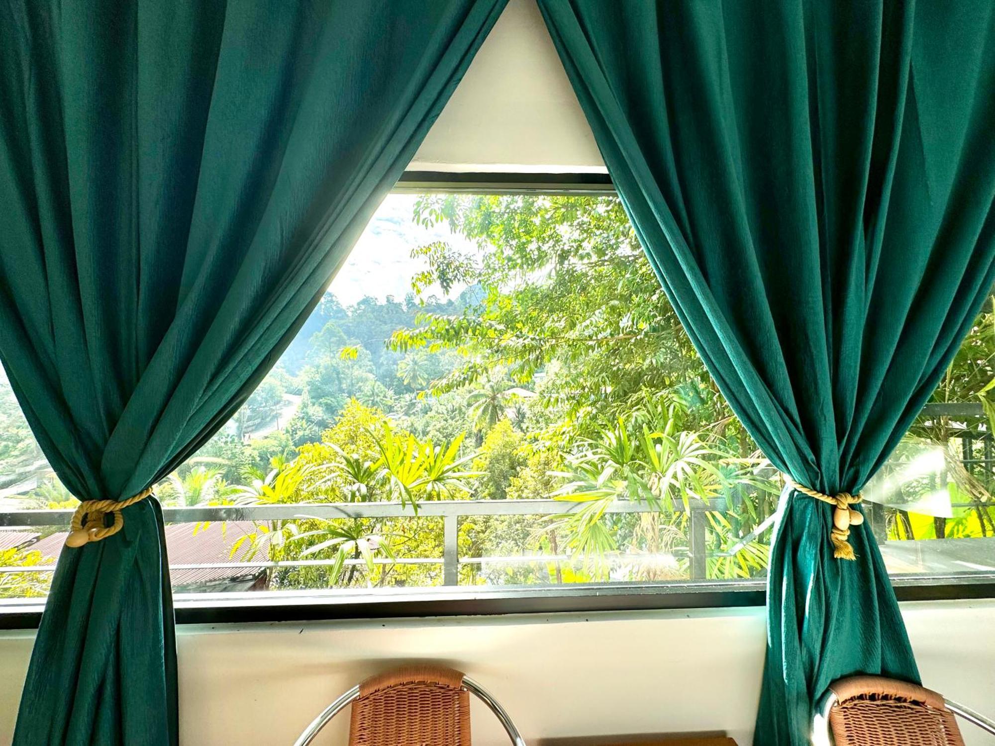 Hotel Hillside Red *