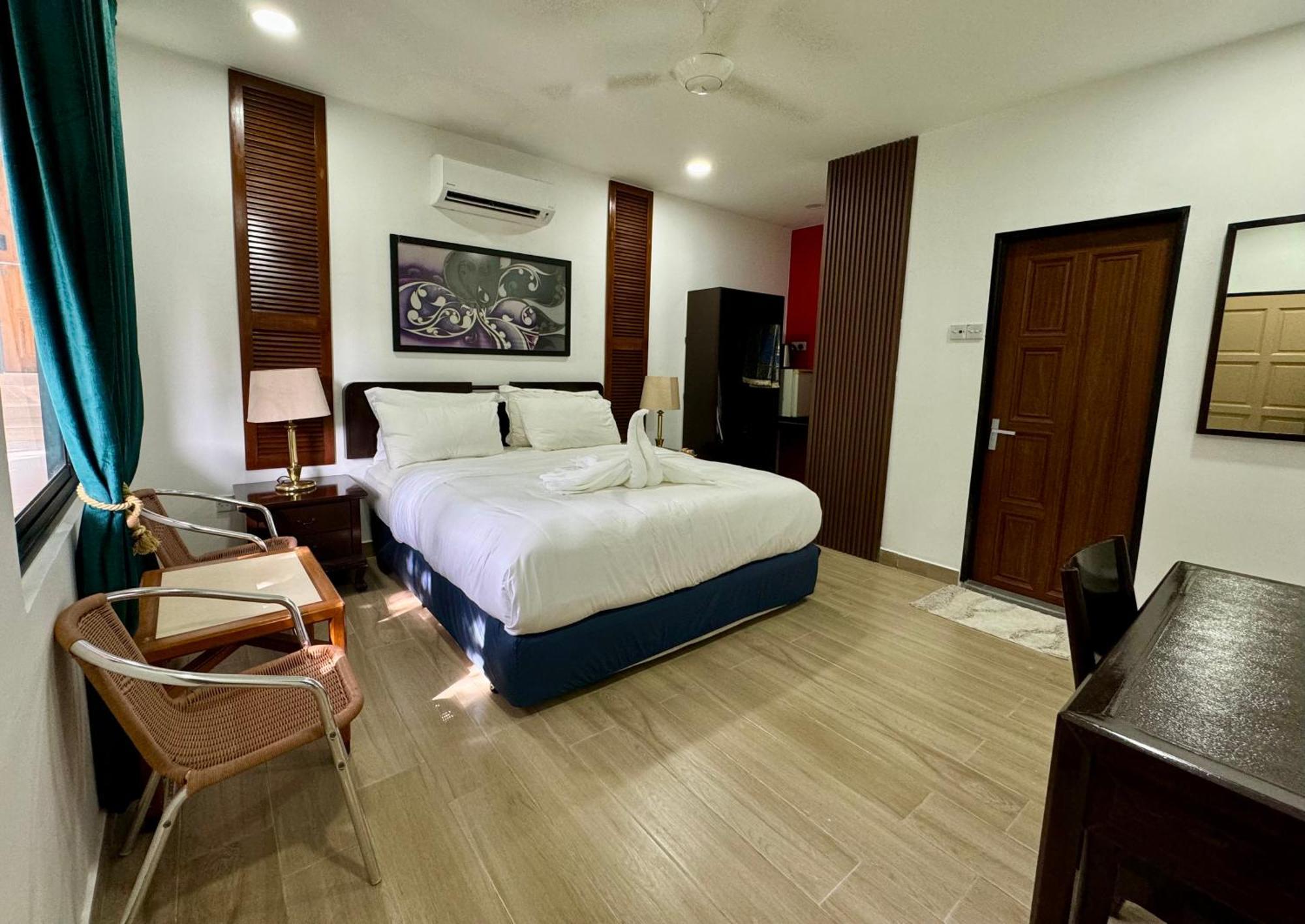 Hotel Hillside Red